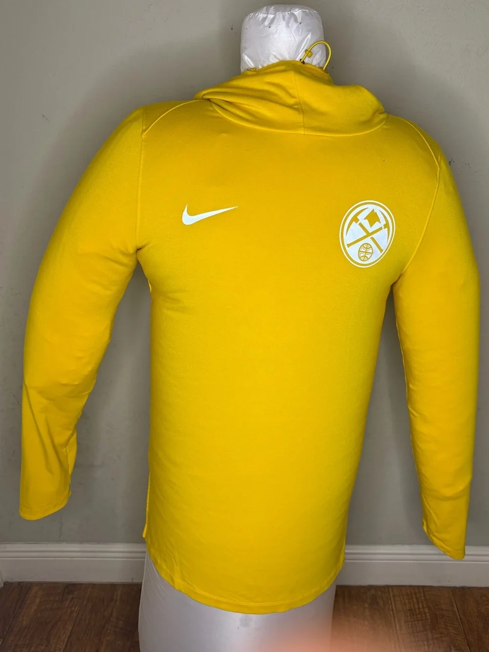 Nike Denver Nuggets Dri-FIT Long Sleeve Shirt Yellow Men's XL NBA Team Logo